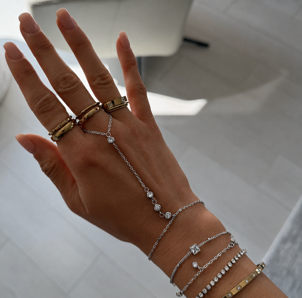 Viral Hand Chains: Anti Tarnish Waterproof - Vantage Jewelry