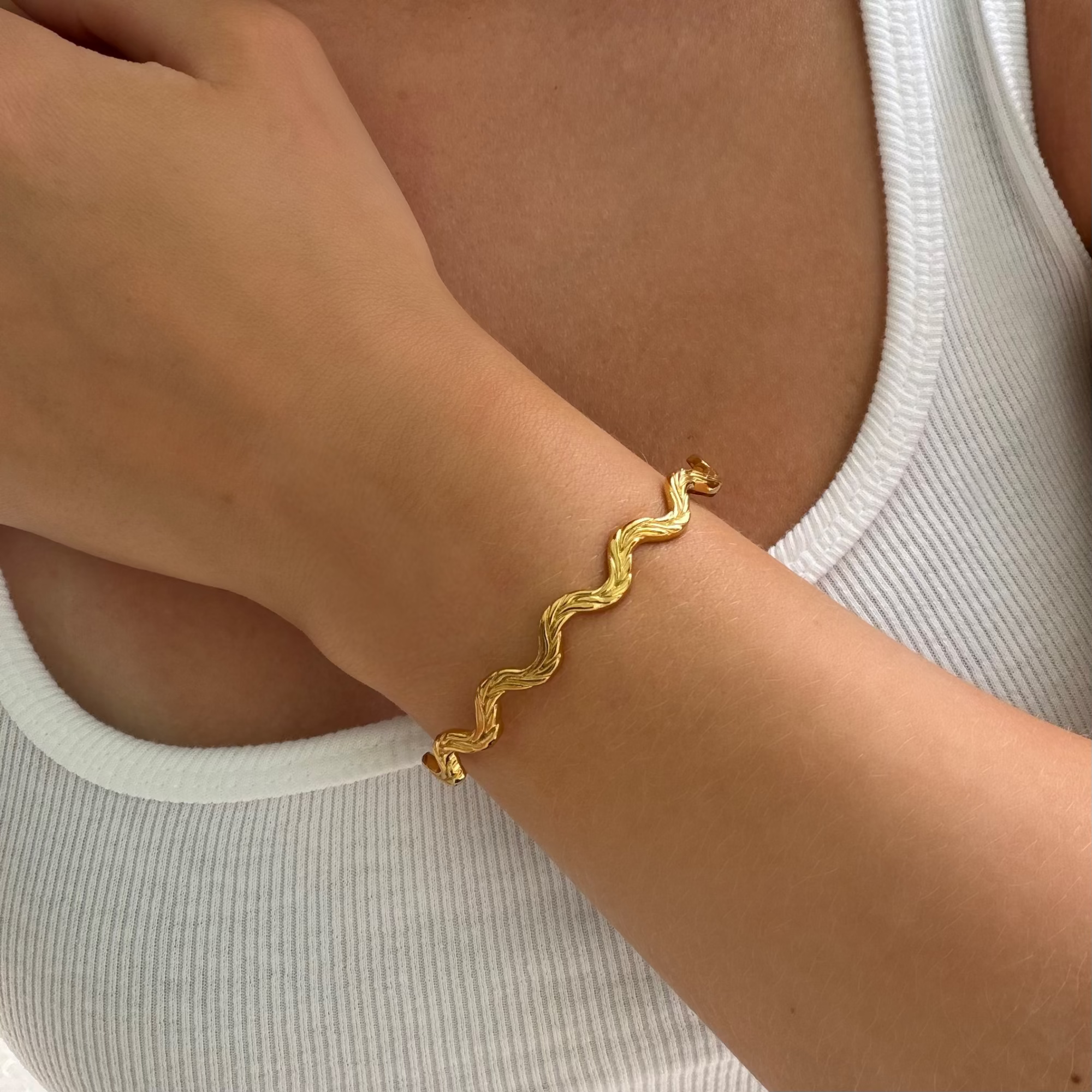 Ripple Glow Bangle - Vantage Jewelry