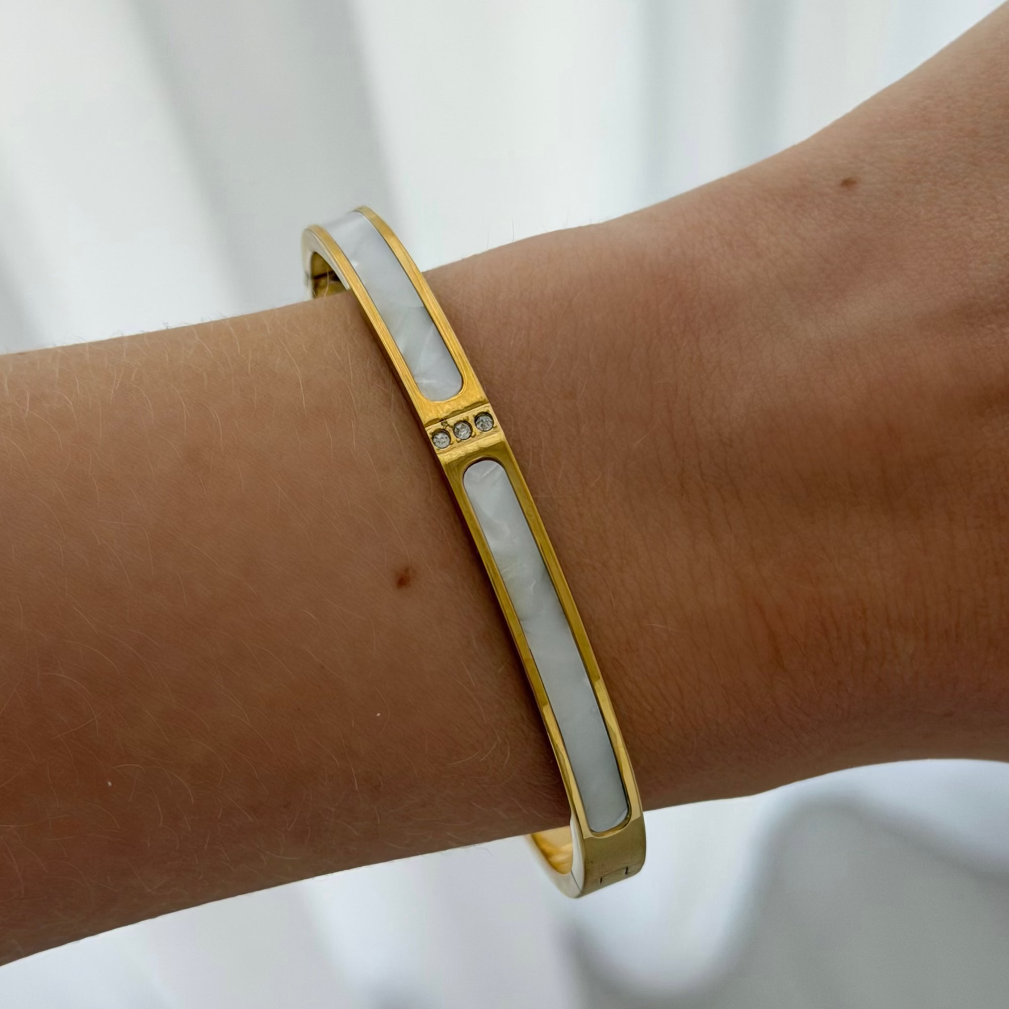 Cloud Dancer Bangle - Vantage Jewelry