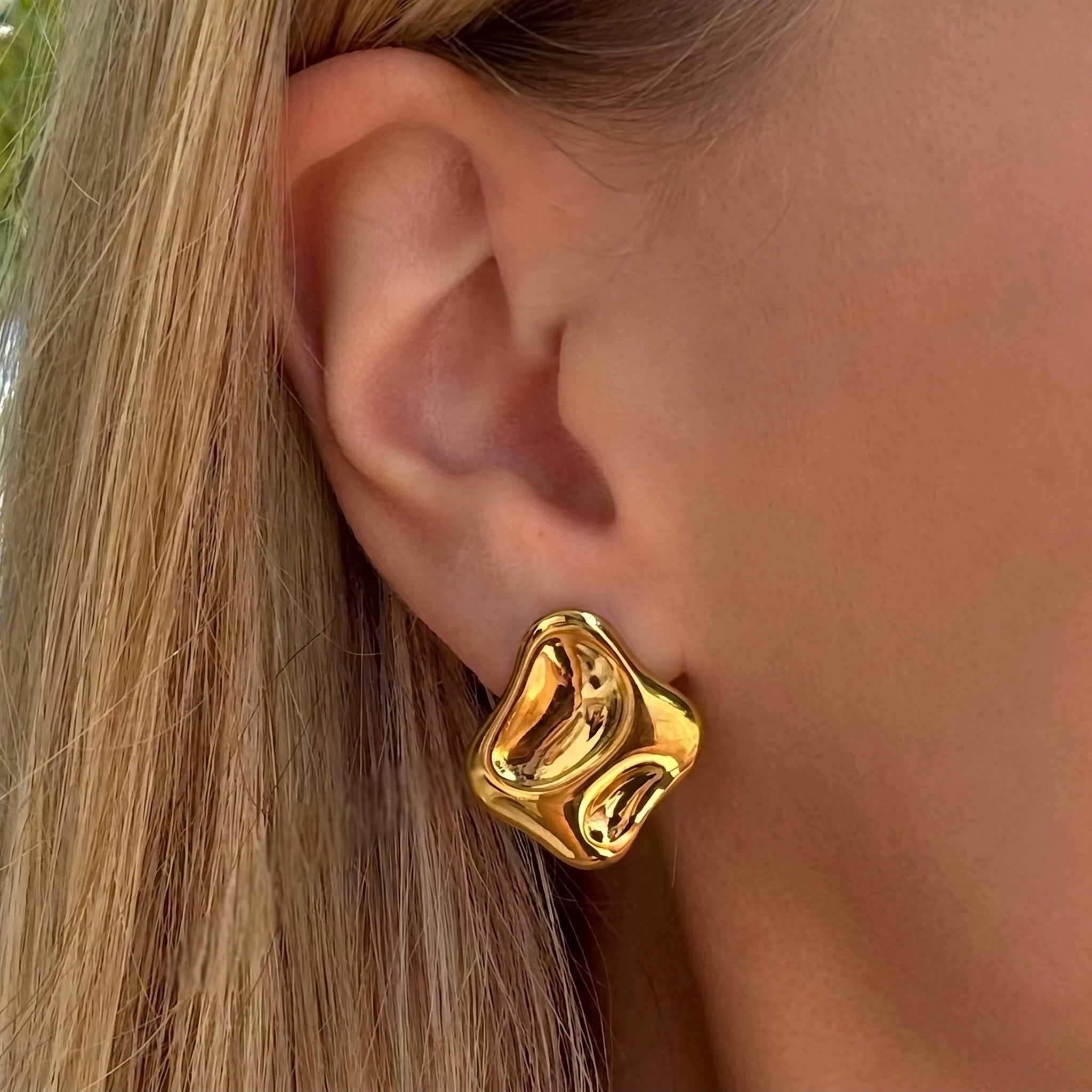 Cloud Kiss Earrings - Vantage Jewelry
