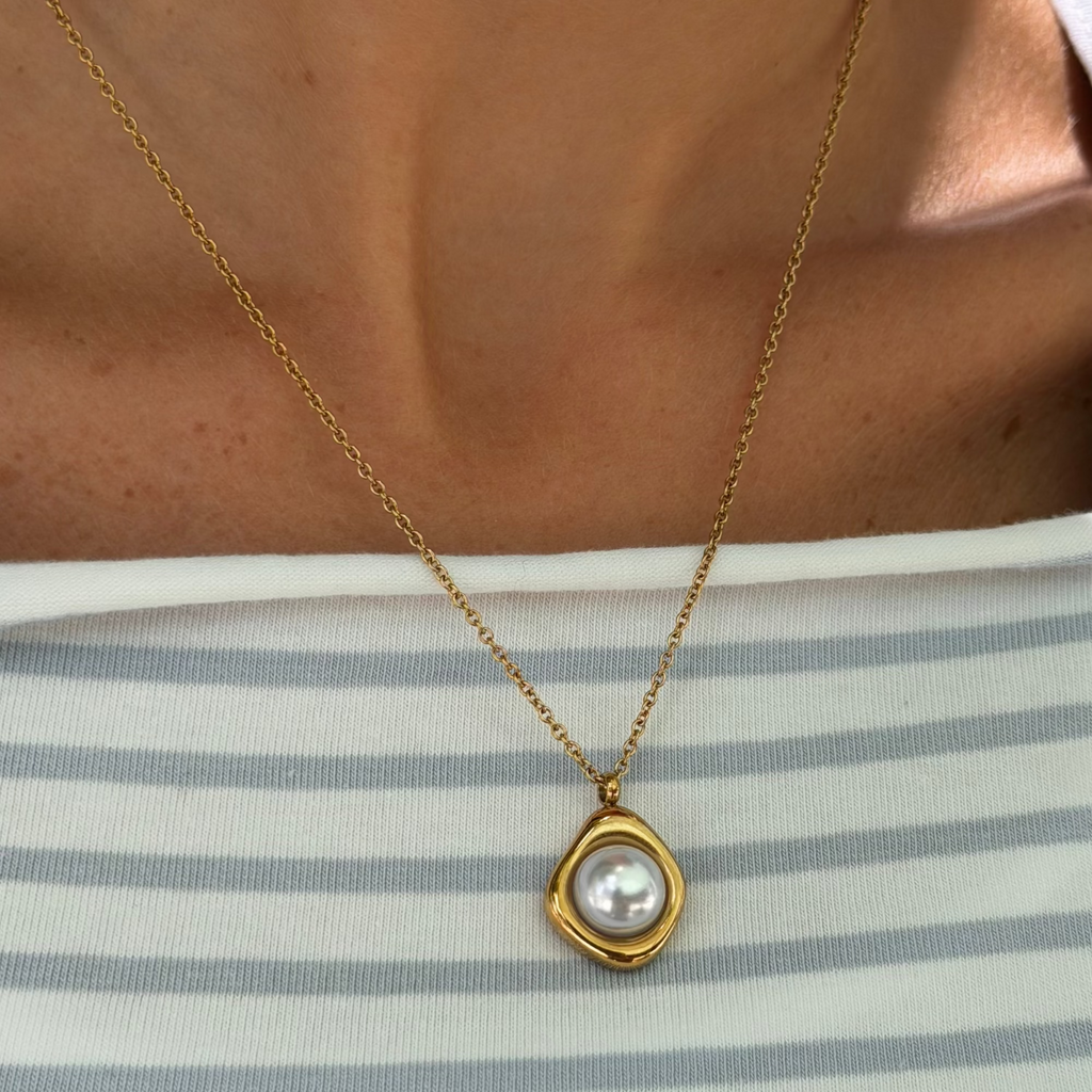 Pretty Pearl Aura Necklace - Vantage Jewelry