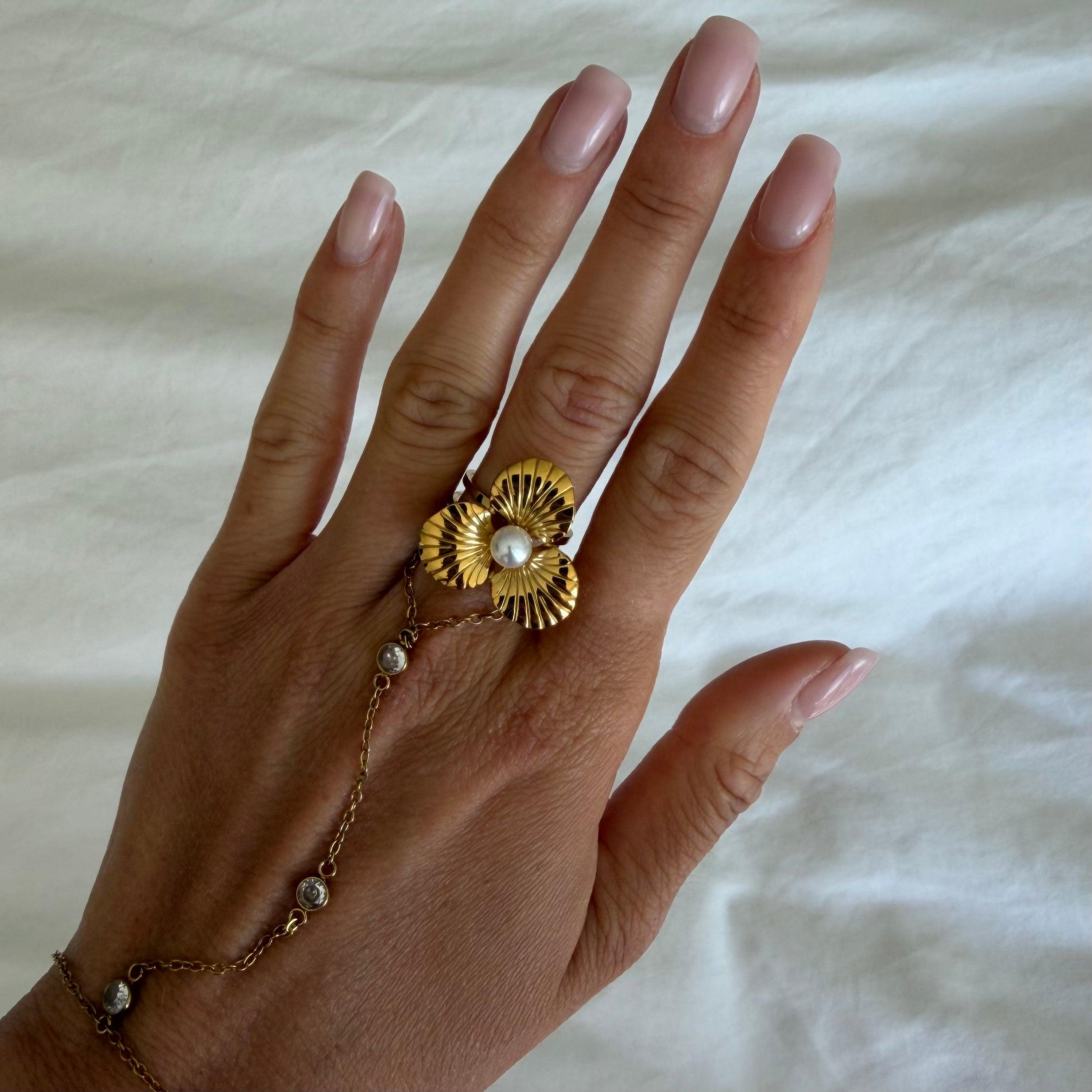 Flirty Bloom Ring - Vantage Jewelry