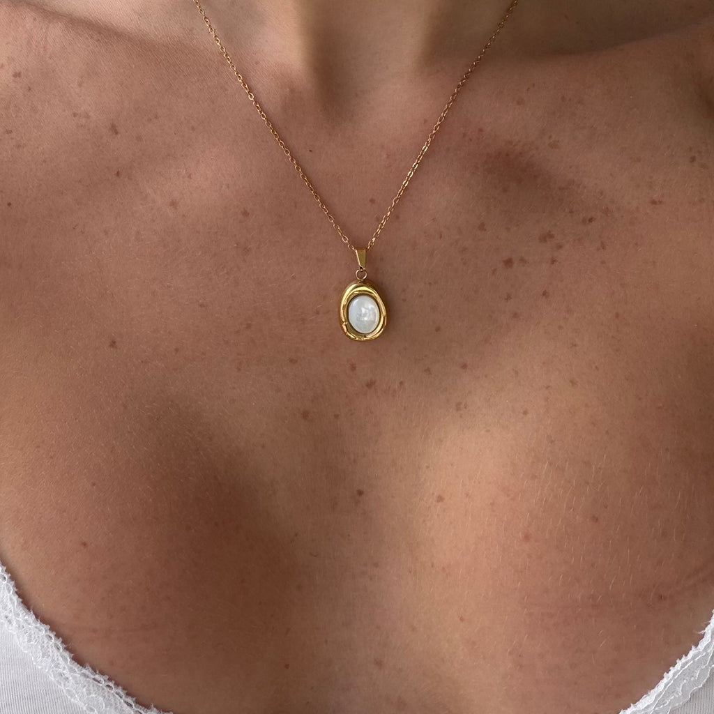 Pretty Aura Necklace - Vantage Jewelry