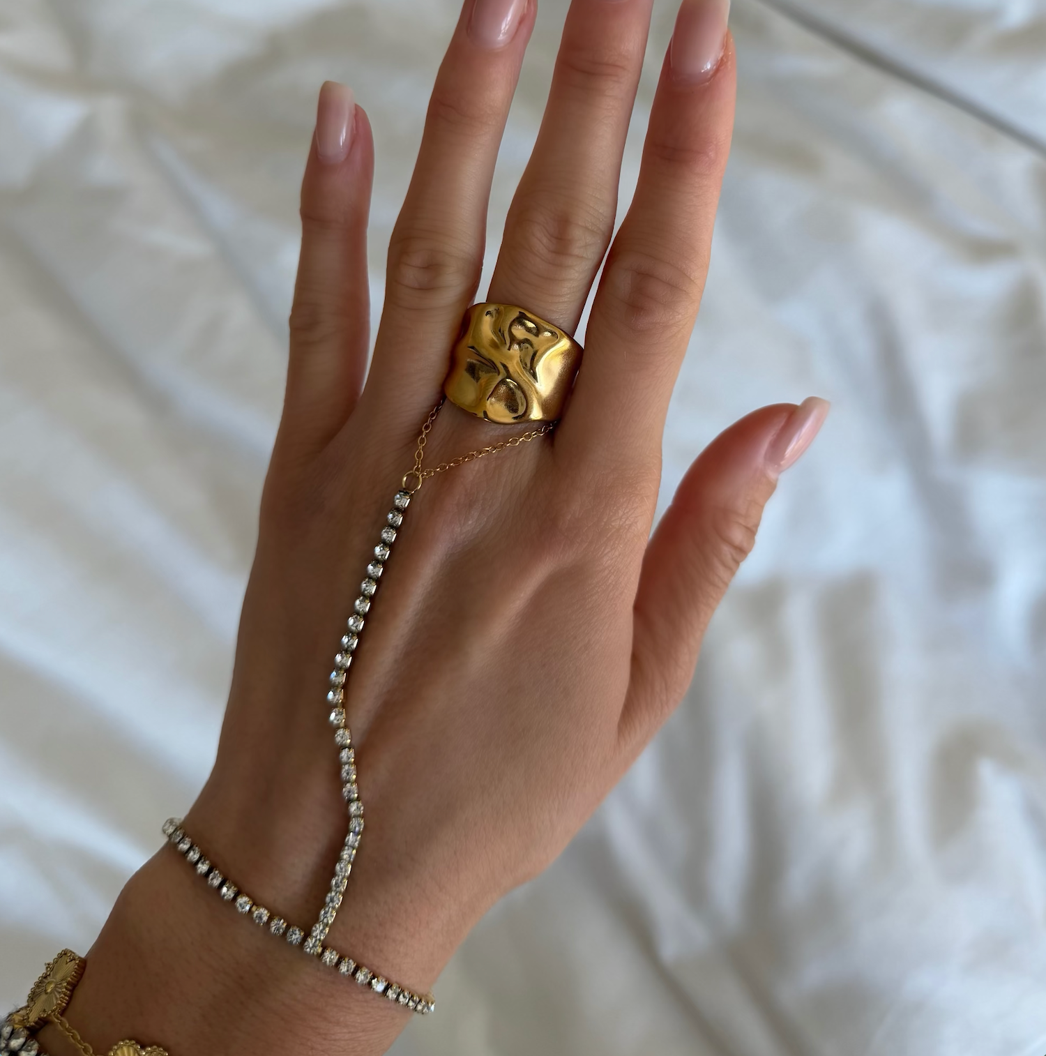 Viral Hand Chains: Anti Tarnish Waterproof - Vantage Jewelry